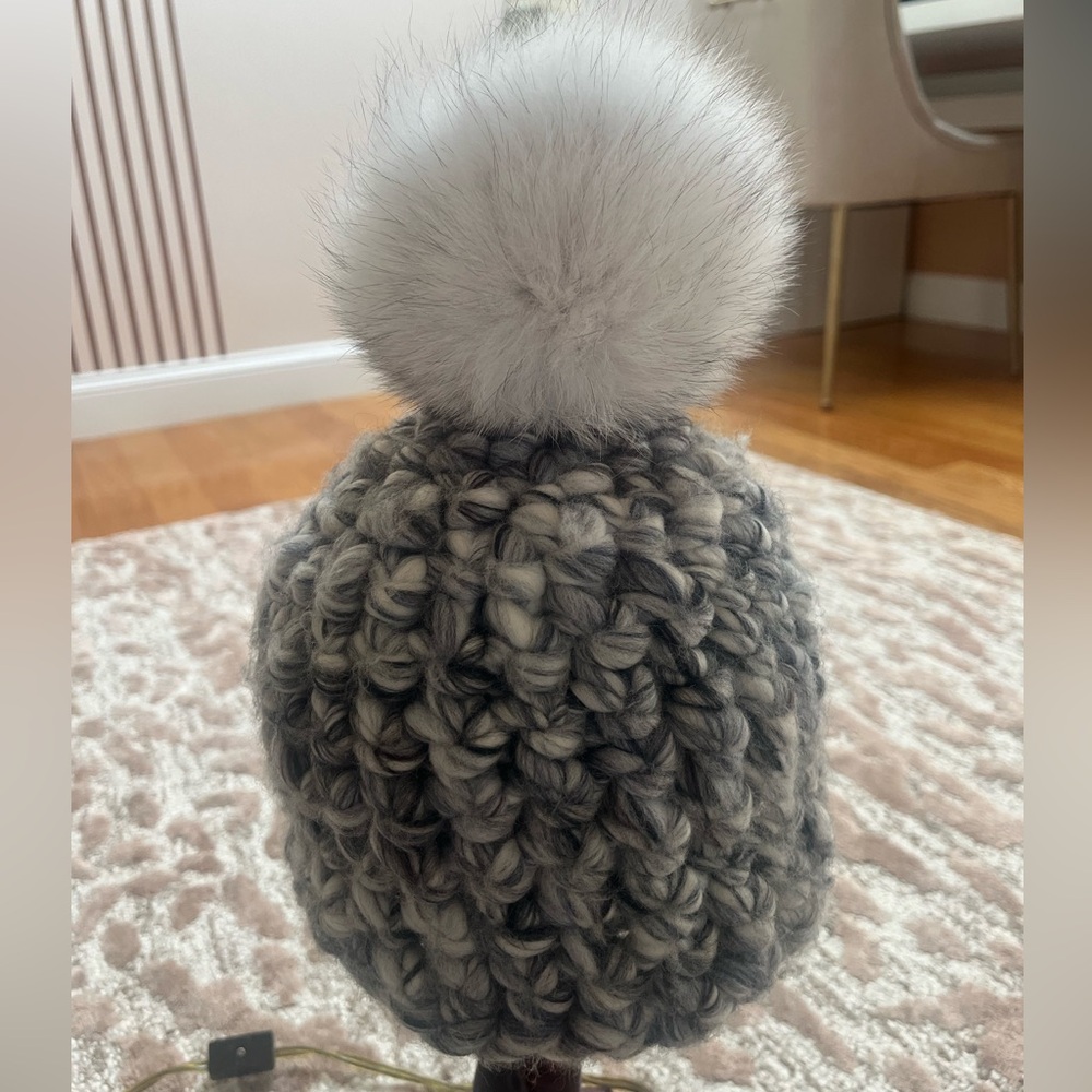 Mischa Lampert Pomster Chunky Knit Beanie w/ Raccoon Fur Pom | Size S | EUC